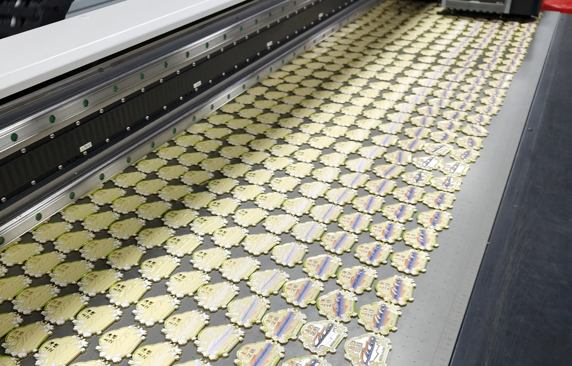 Die-casting line with trays of parts